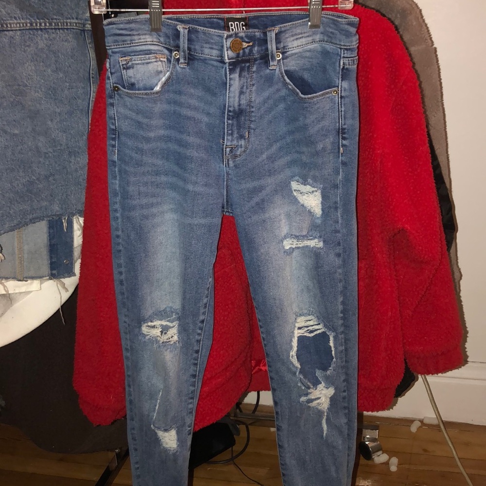 Distressed skinny jeans